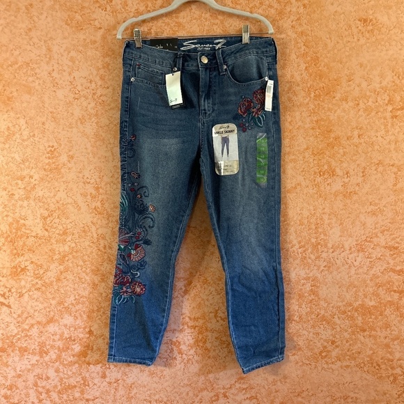 Seven7 Denim - 🌺SALE🌺 SEVEN7 Ankle Skinny High Rise with Floral Embroidery Jeans size 10